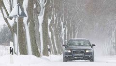 Sníh zablokoval dopravu v tyrolských Alpách